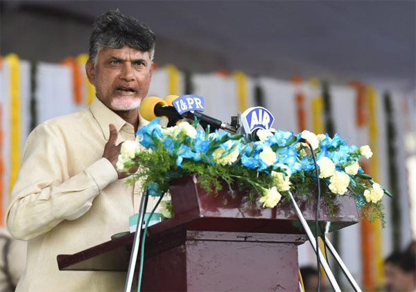 chandrababu naidu,independence day speech,ananthapur,rayalaseema,scs,andhra pradesh cm  ఆగ్రహంతో బాబు..ఇండిపెండెన్స్ డే ప్రసంగం!